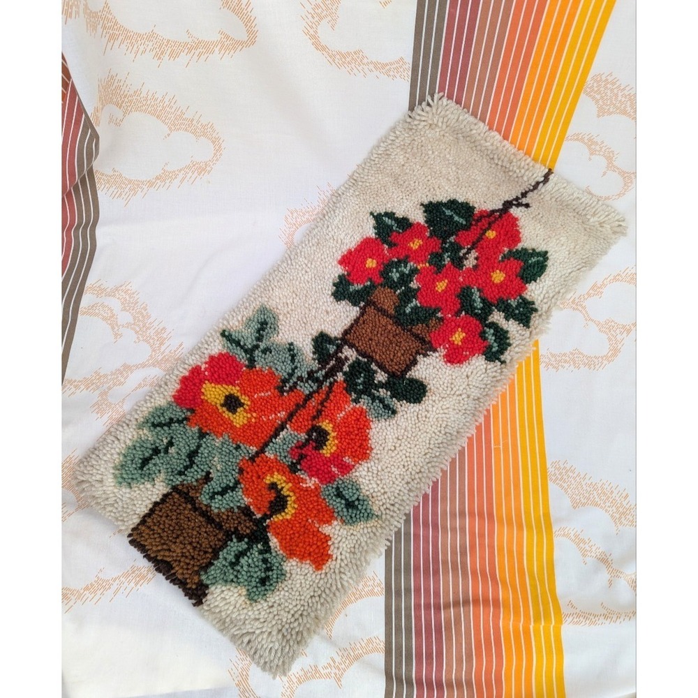 Vtg 60s Hanging Flower Plants Boho Latch Hook Wall Rug Tapestry  33"H